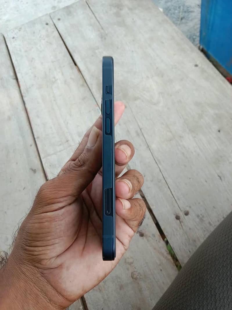 Apple iPhone 13 2