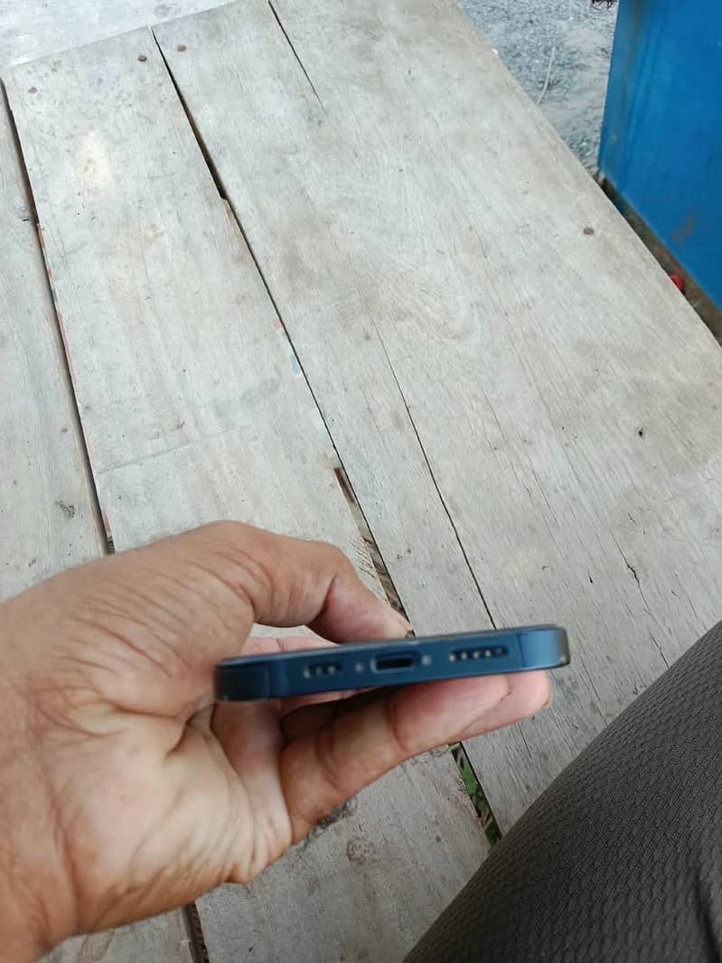 Apple iPhone 13 3