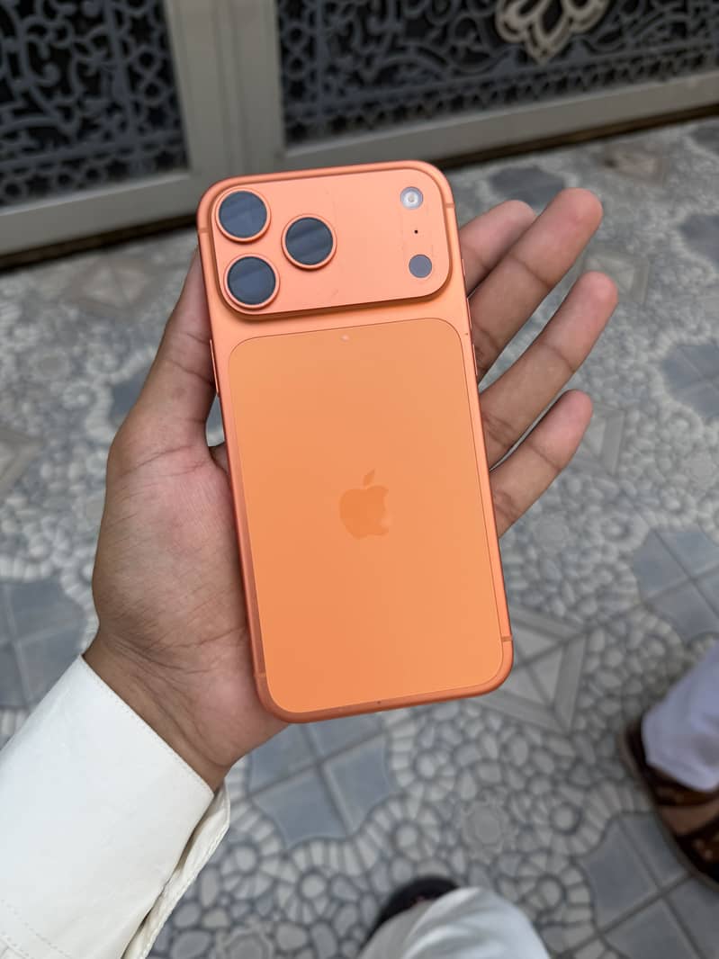 Apple iPhone 17 Pro Max 4