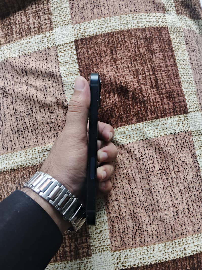 Apple iPhone 13 2