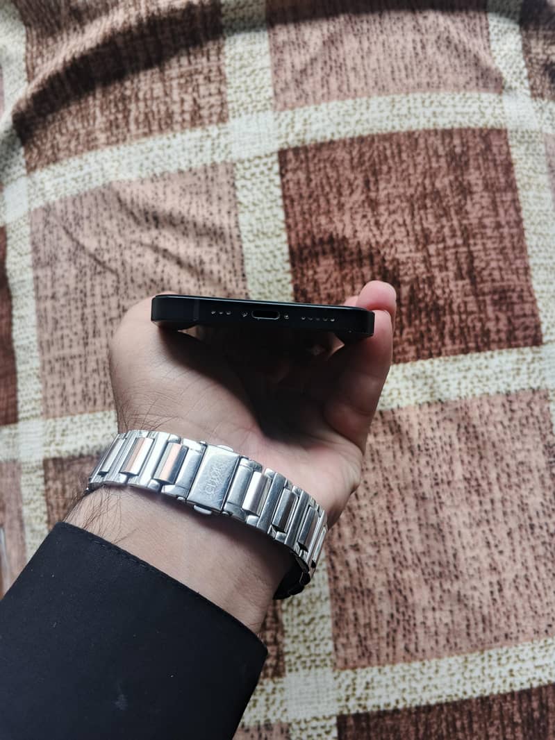 Apple iPhone 13 4