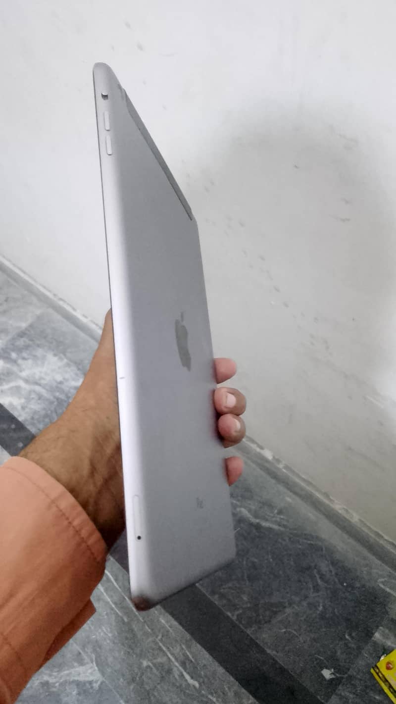 Apple iPhone XR 6