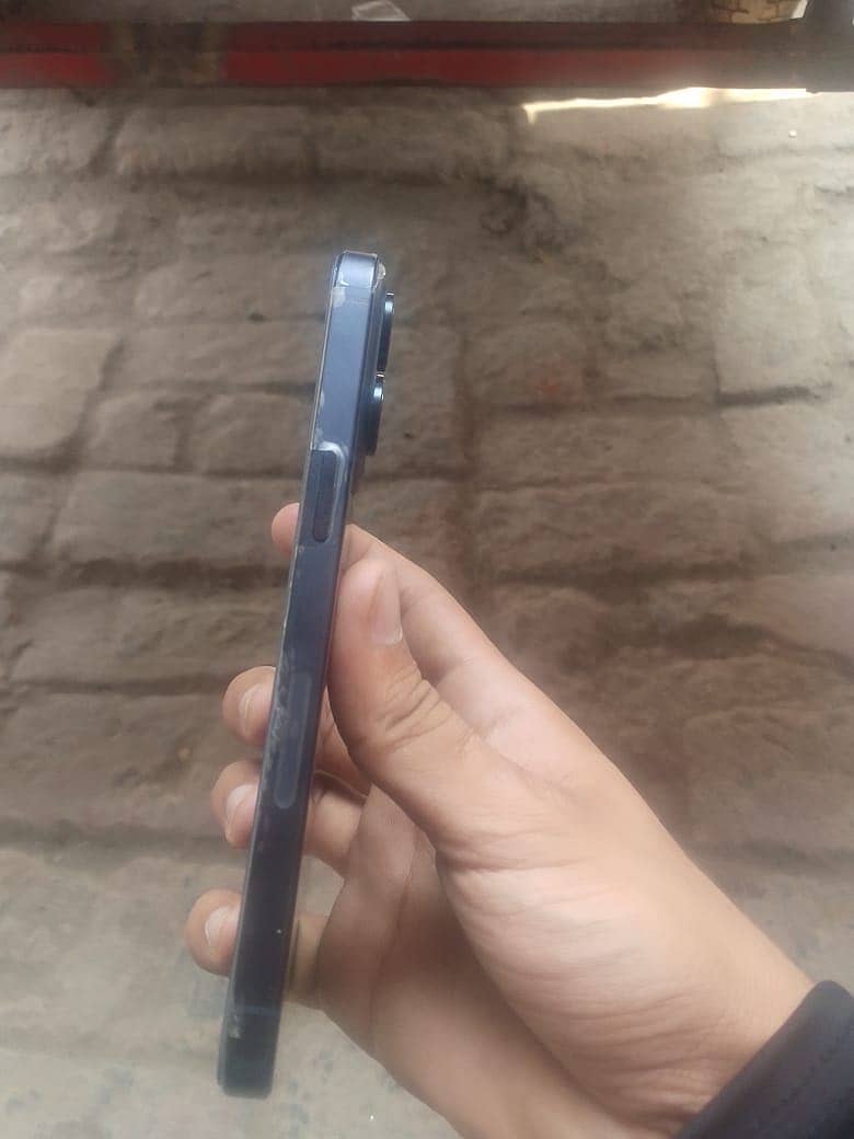 Apple iPhone 15 Pro Max 1