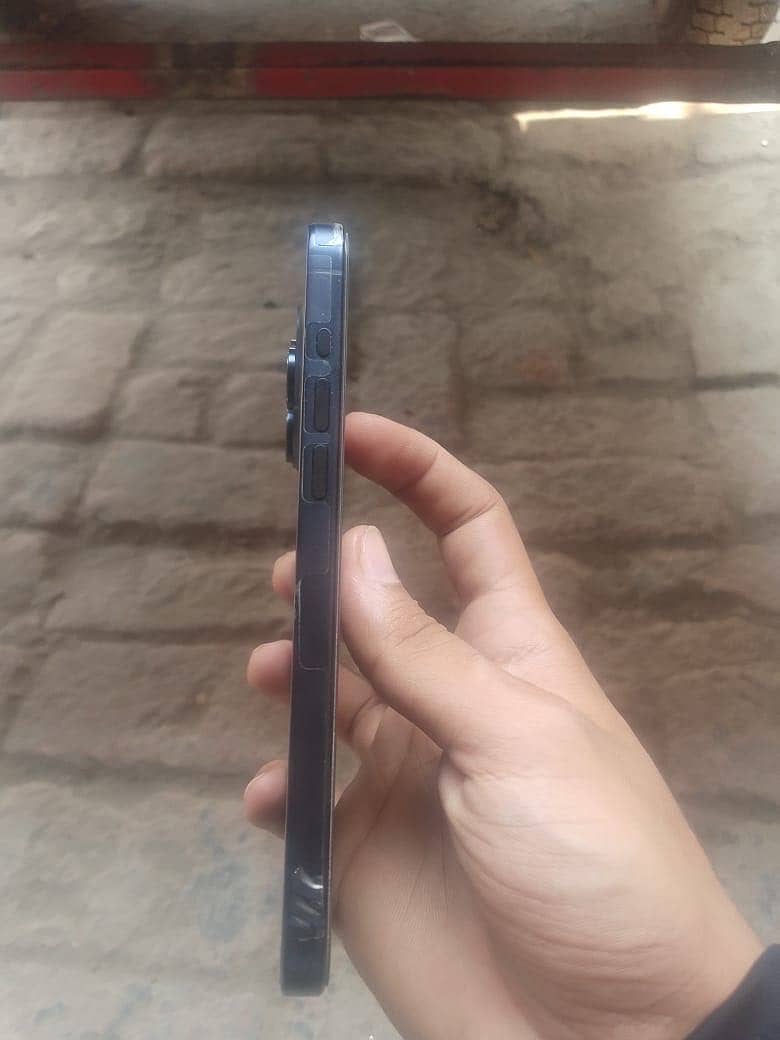 Apple iPhone 15 Pro Max 4