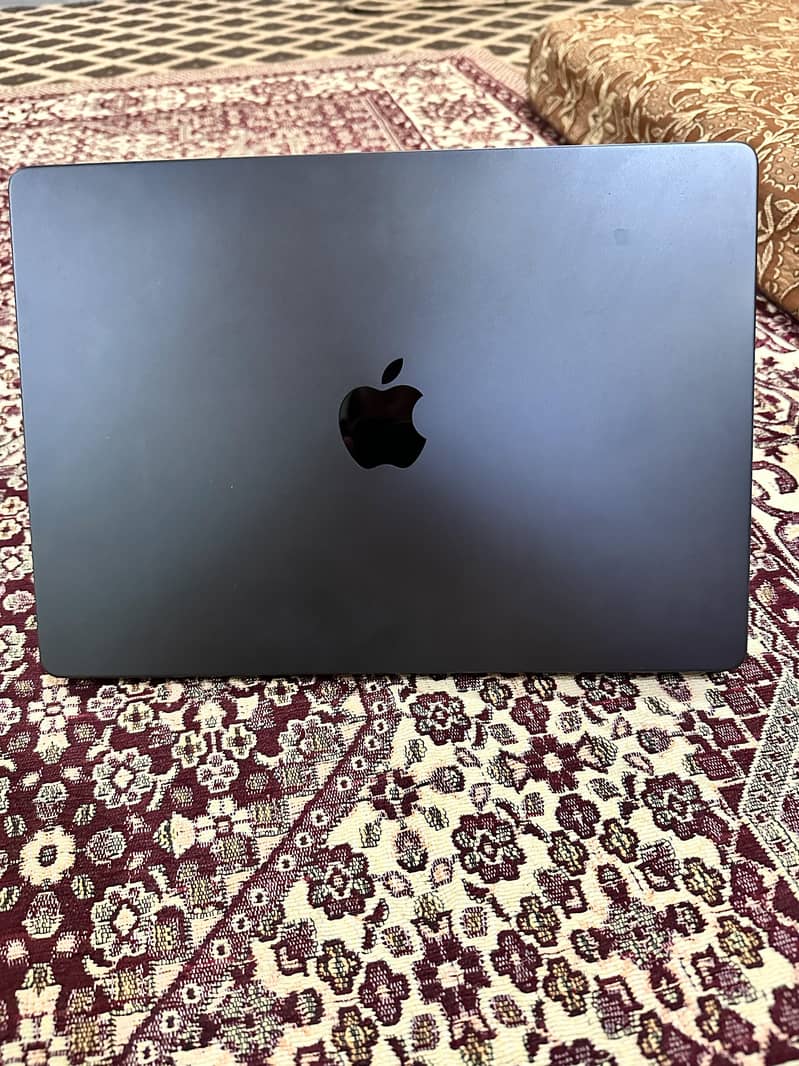macebook m4 pro 0