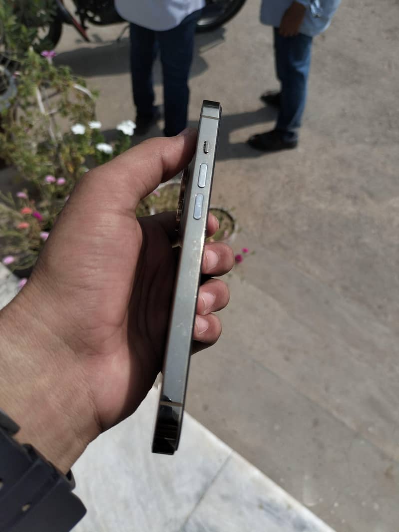 Apple iPhone 14 Pro 0