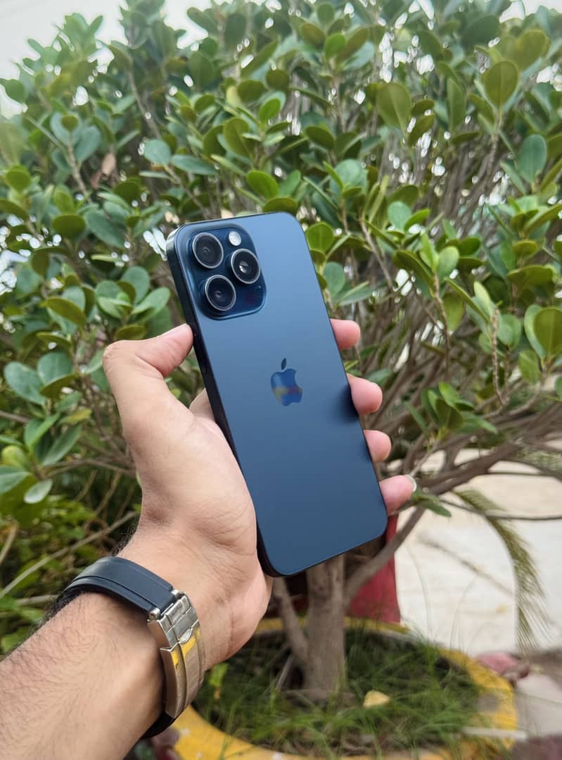 Apple iPhone 15 Pro Max 1