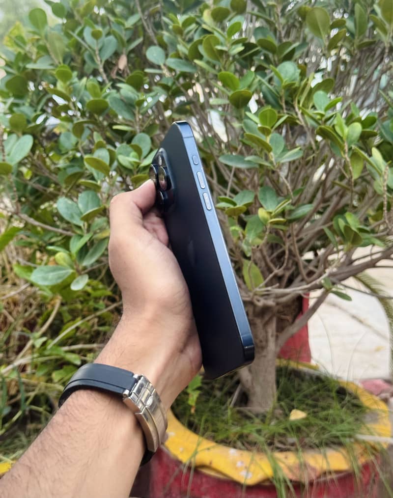 Apple iPhone 15 Pro Max 3