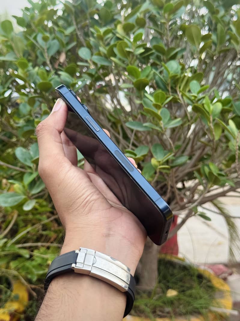 Apple iPhone 15 Pro Max 5