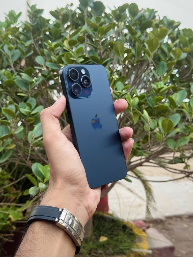 Apple iPhone 15 Pro Max 6