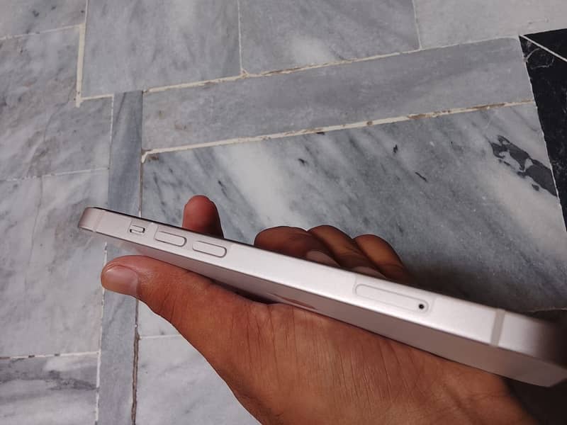Apple iPhone 13 3