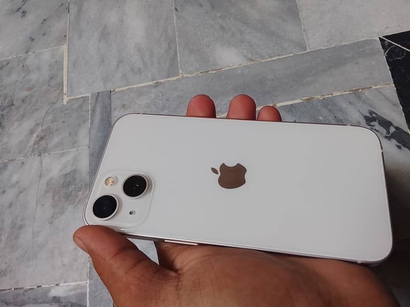 Apple iPhone 13 4