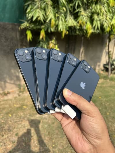 IPhone 13 black 128 gb 0 time charge