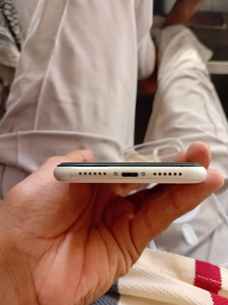 Apple iPhone 11 6
