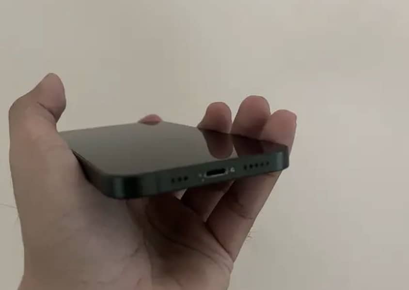 Apple iPhone 13 jv 1