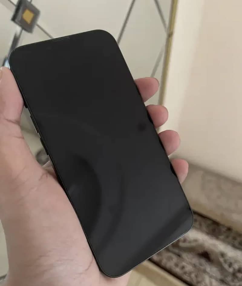 Apple iPhone 13 jv 4