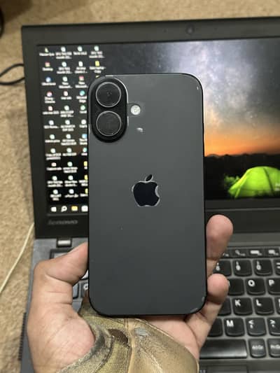 Apple iPhone 16
