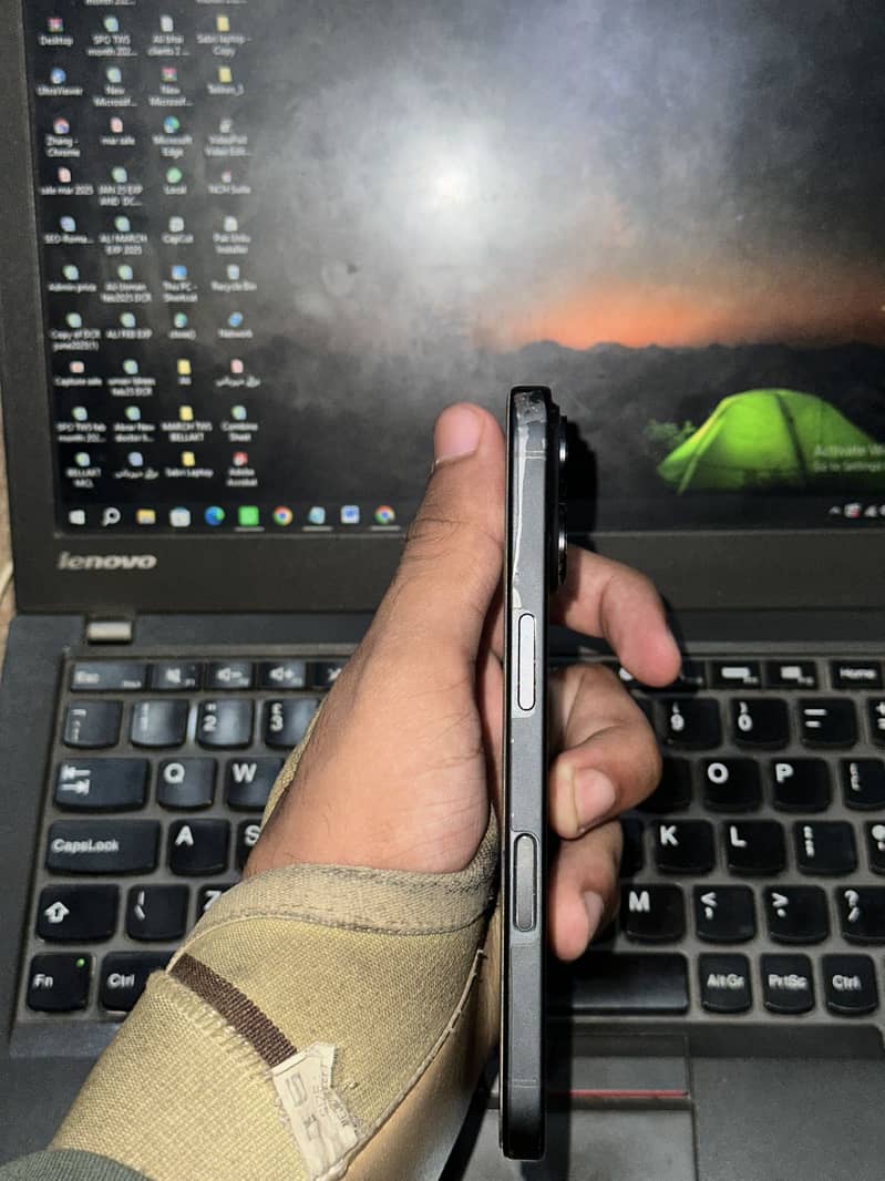 Apple iPhone 16 2