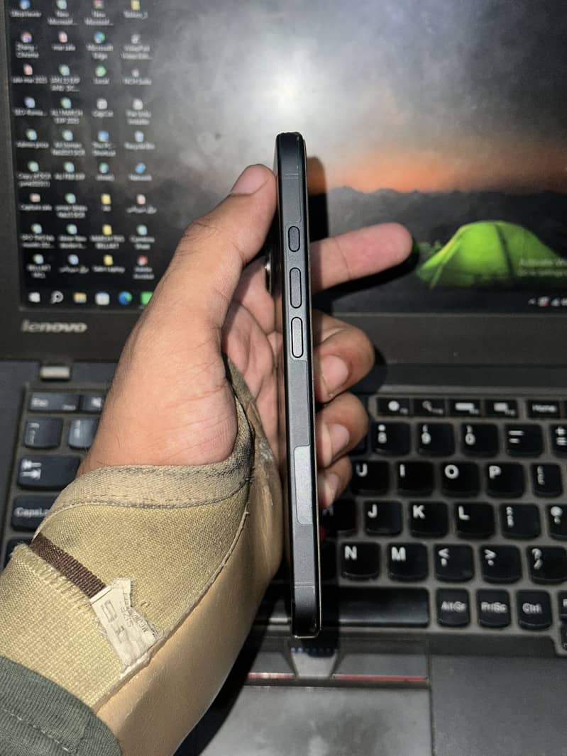 Apple iPhone 16 3