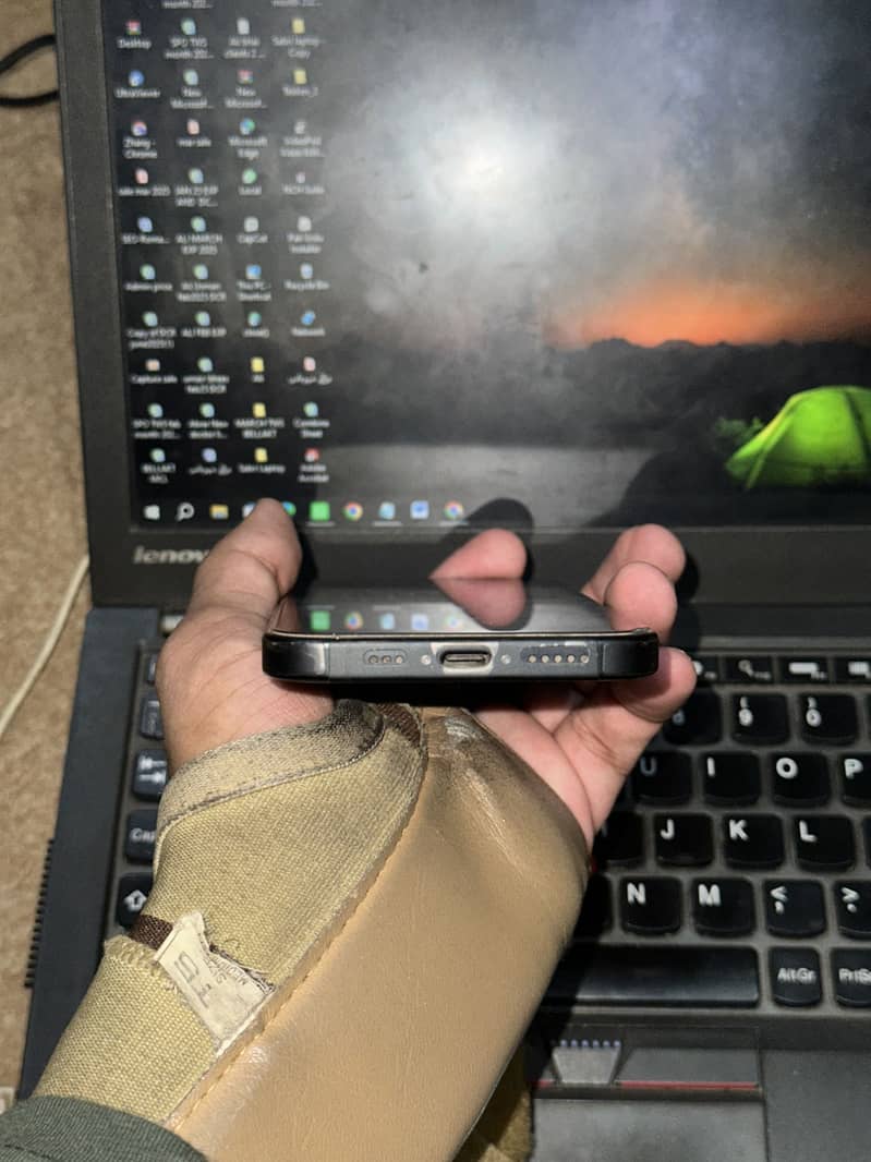 Apple iPhone 16 5