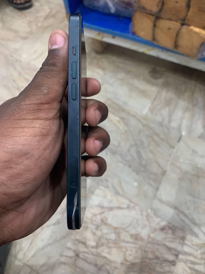 Apple iPhone 13 0