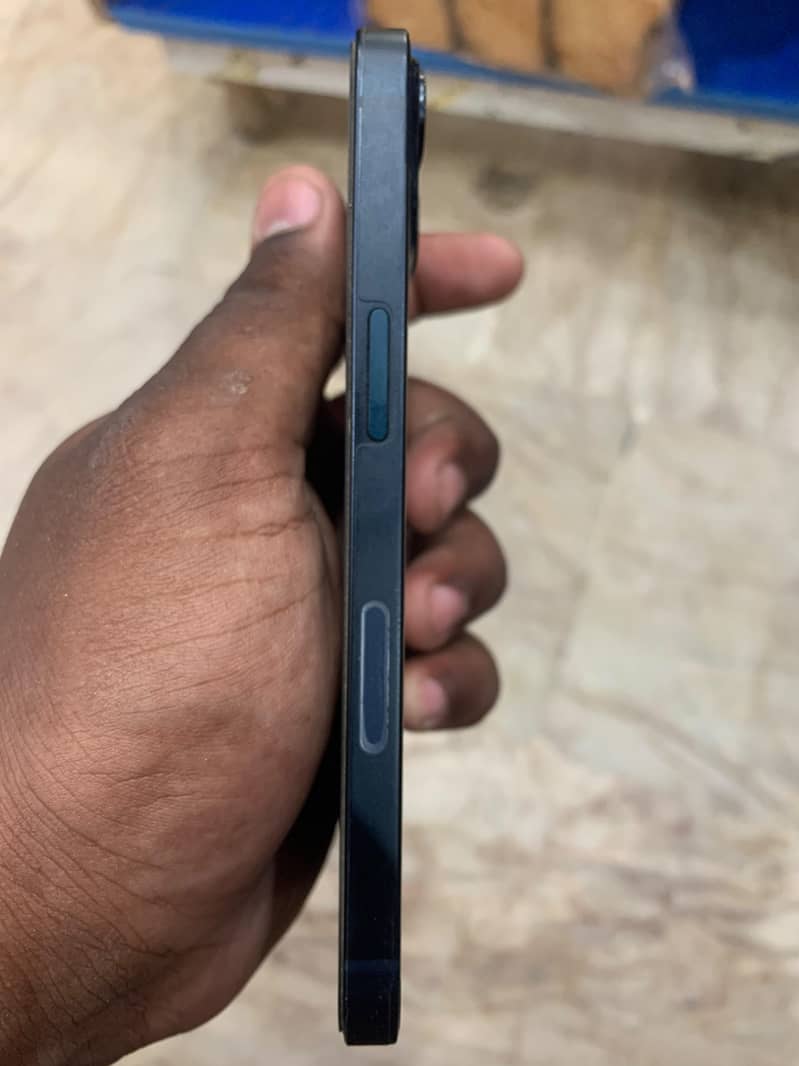 Apple iPhone 13 5