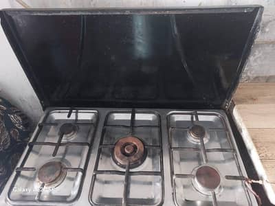 canon stove with oven runs both on lpg and natural gas.