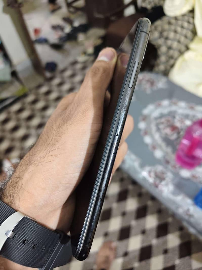 Apple iPhone XS Max 3