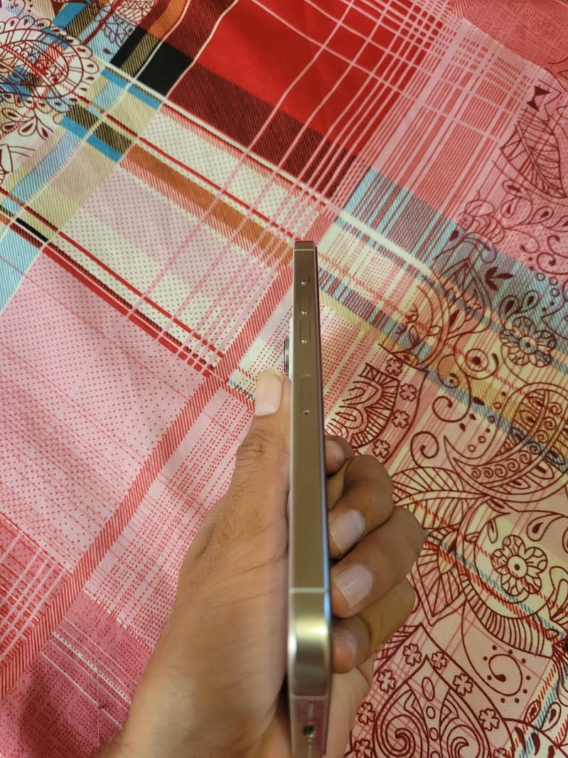 Apple iPhone 16 Pro Max 3