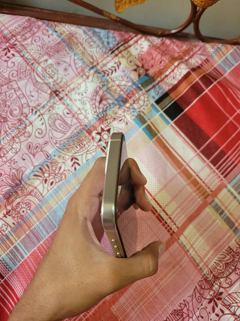 Apple iPhone 16 Pro Max 5