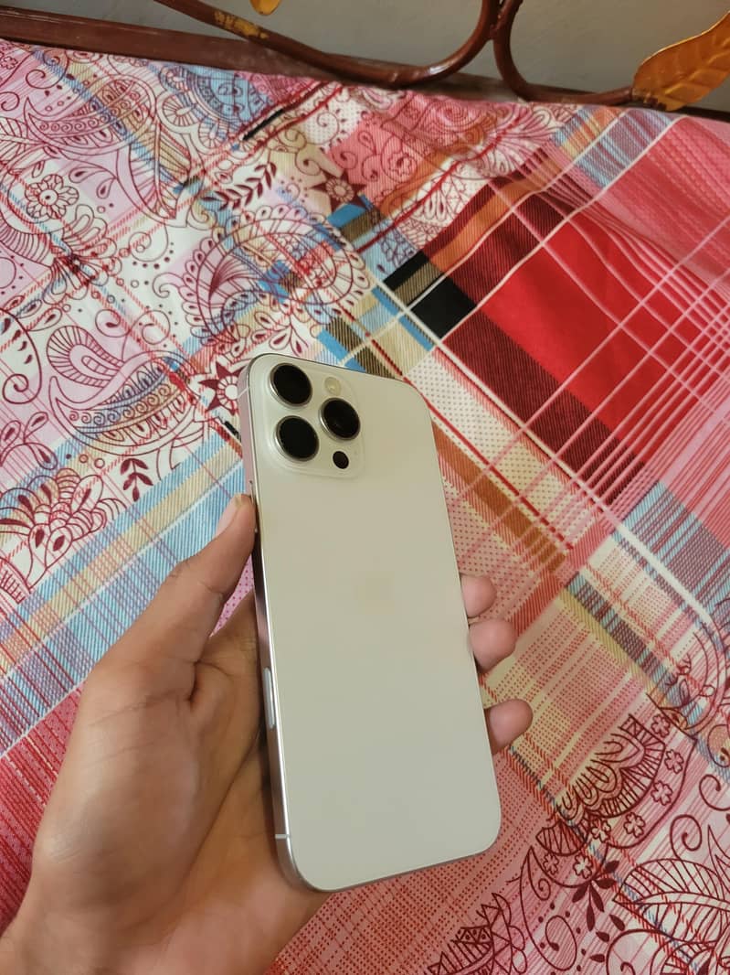 Apple iPhone 16 Pro Max 6