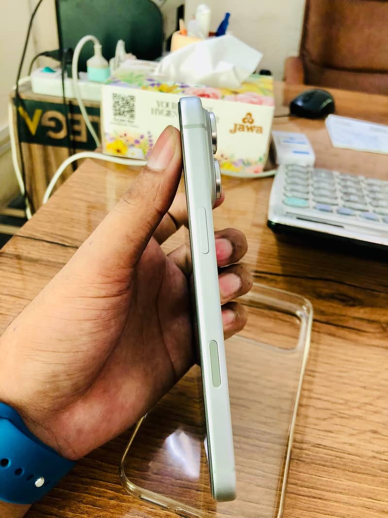 Apple iPhone 17 Pro Max 2