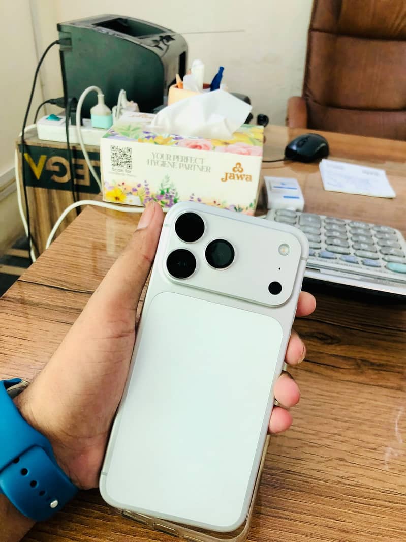 Apple iPhone 17 Pro Max 3