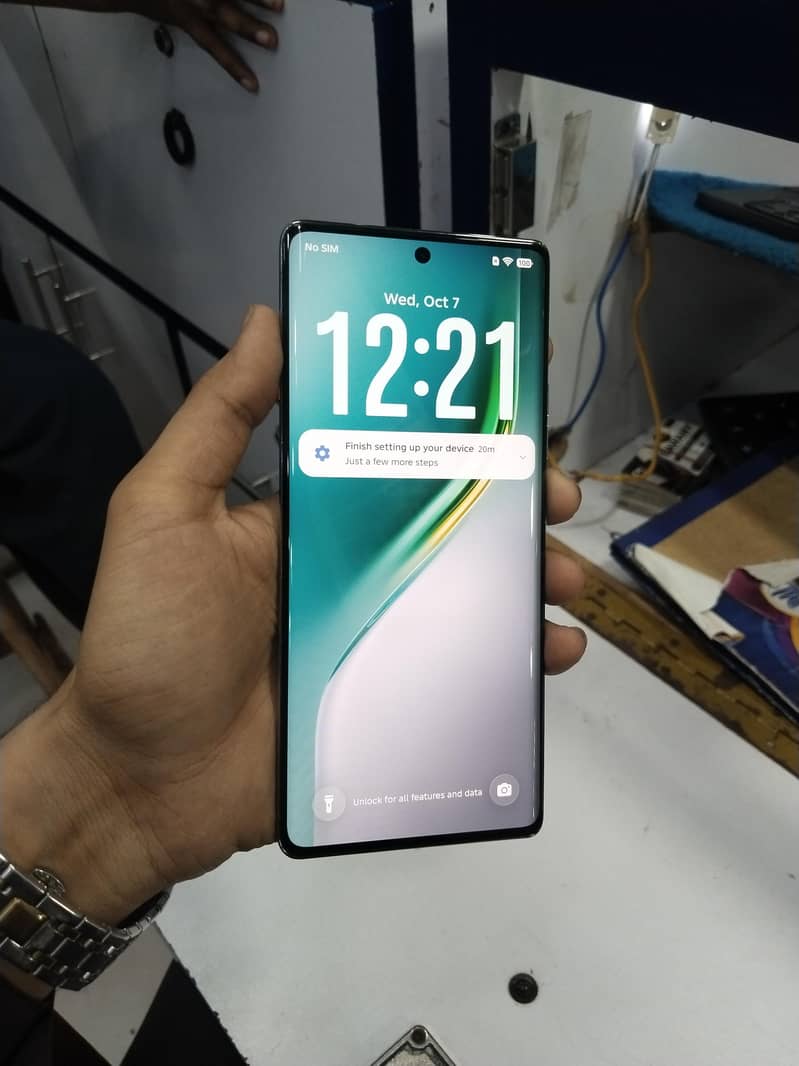 Tecno CAMON 40 Pro 1