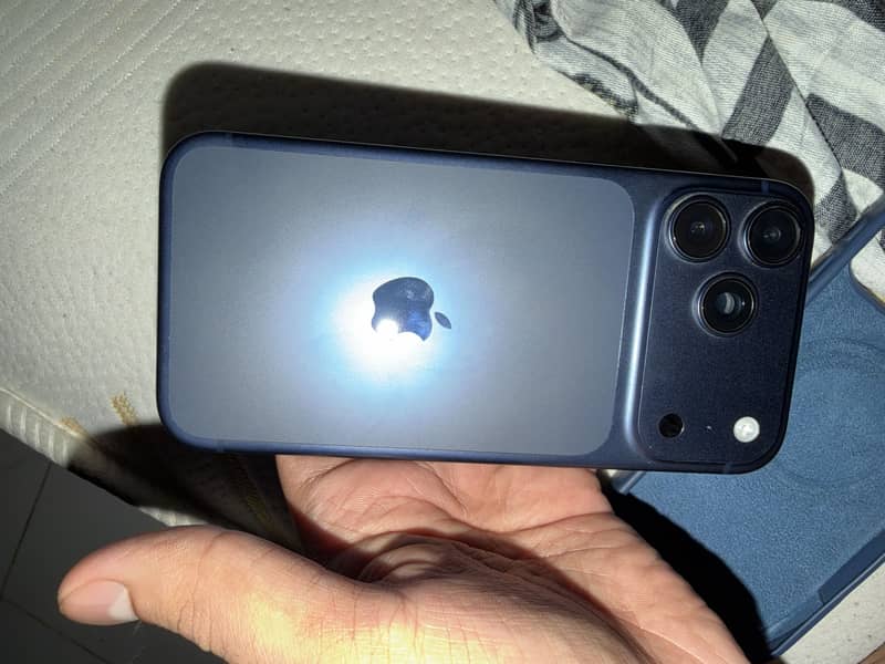 Apple iPhone 17 Pro Max 3