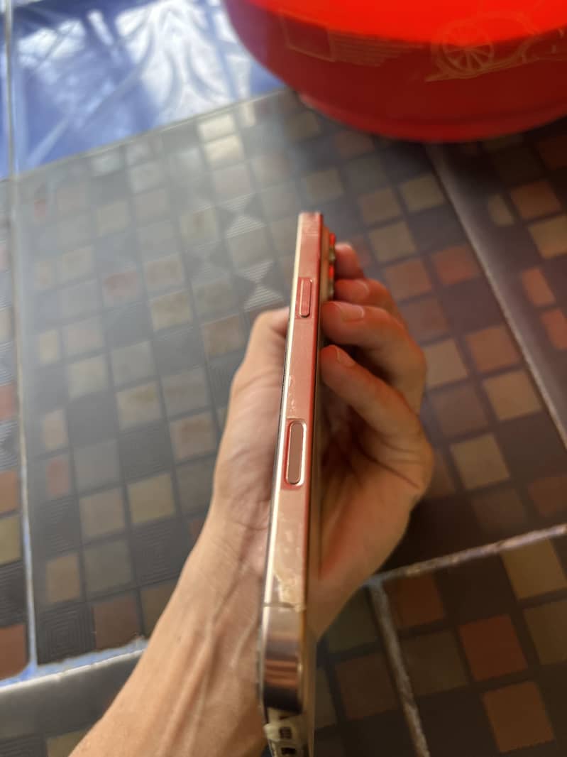 Apple iPhone 16 Pro Max 4