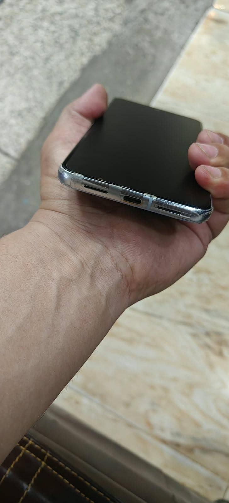 Google Pixel 8 Pro panel damage ha 1