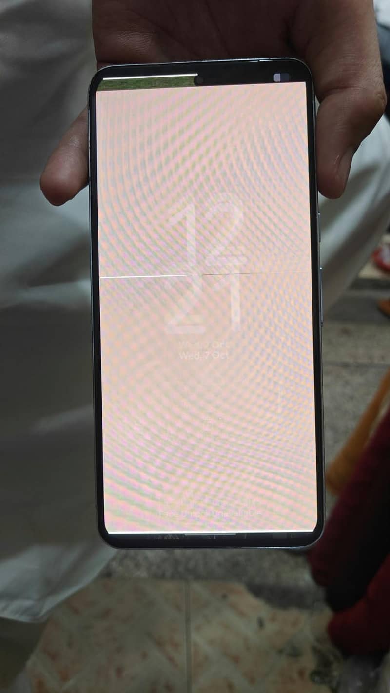 Google Pixel 8 Pro panel damage ha 5