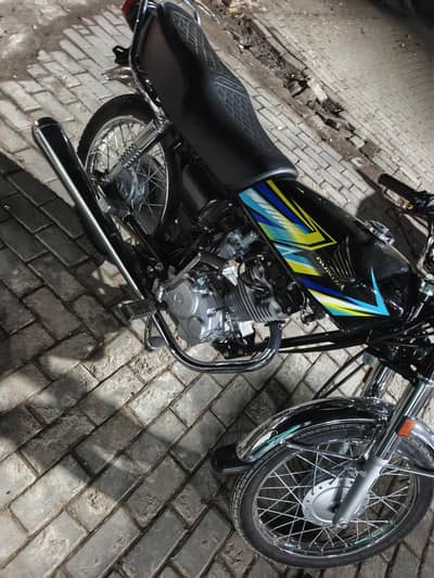 honda 125 . kick start new 10/10 conditions Numbr laga howa hai