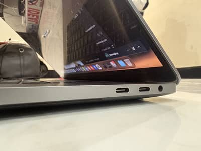 Apple MacBook Pro 16-inch 2019 - i9 / 16GB RAM / 512GB SSD / 4GB
