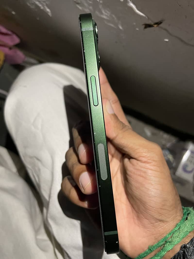 Apple iPhone 13 3