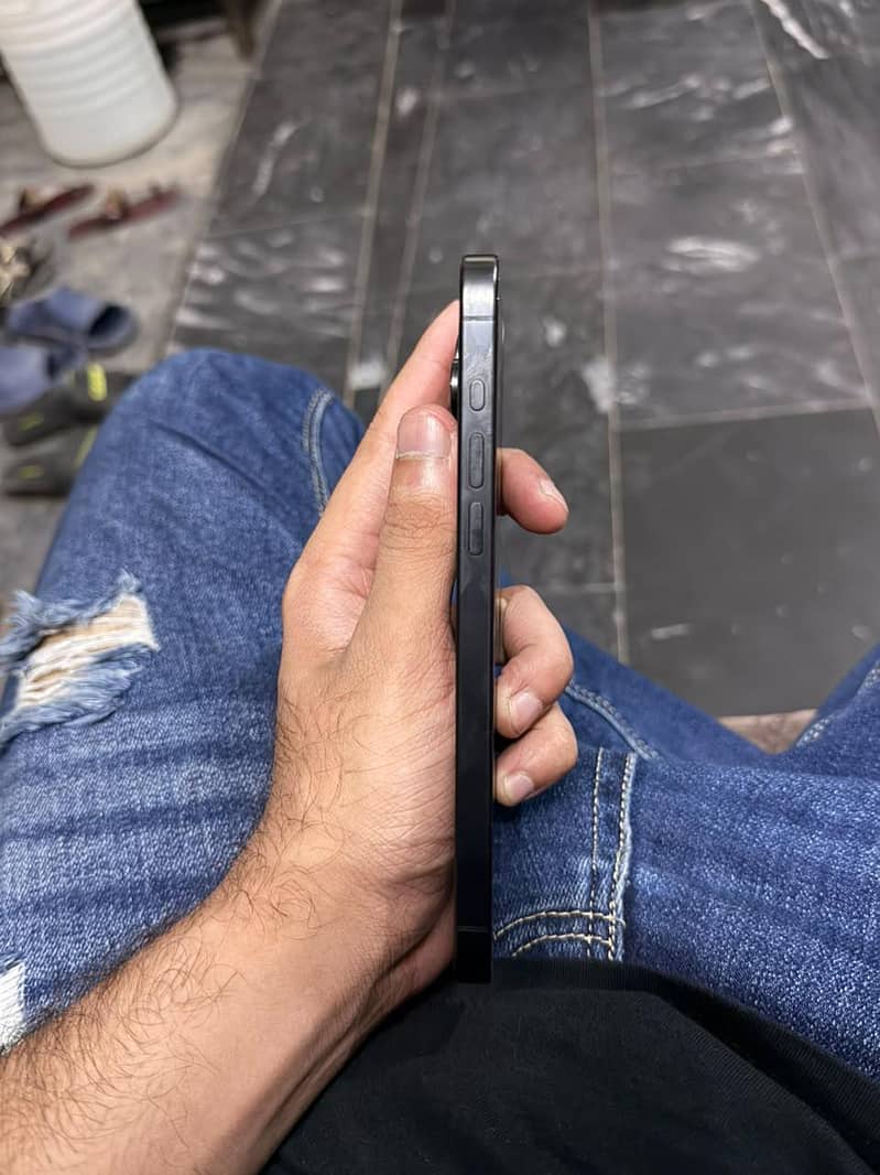 Apple iPhone 15 Pro Max 3