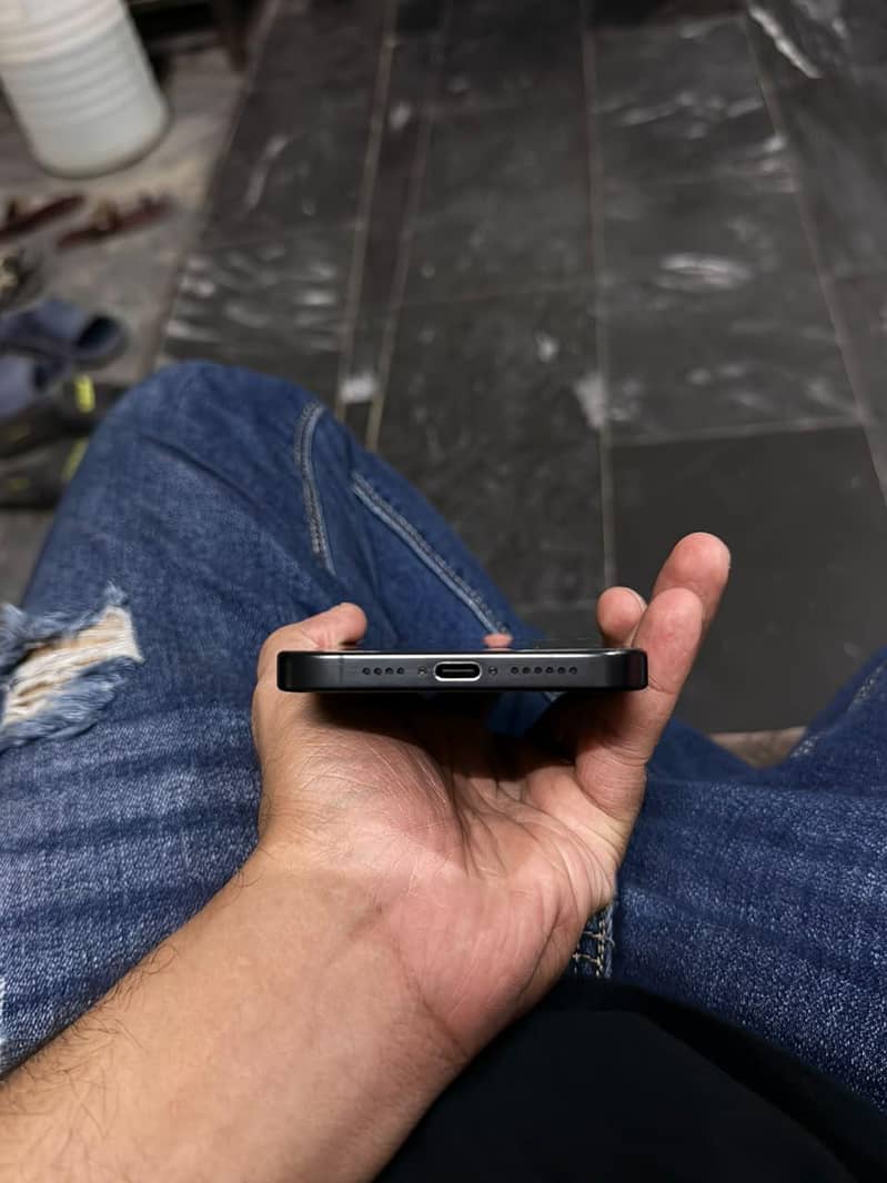 Apple iPhone 15 Pro Max 5