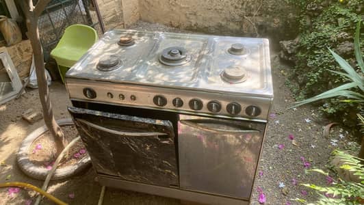 Cooking range plus baking oven