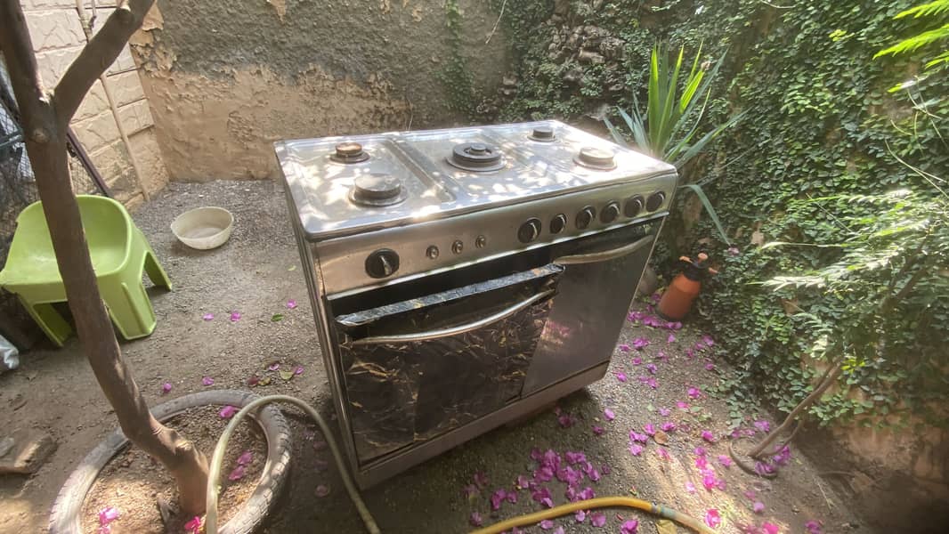 Cooking range plus baking oven 1