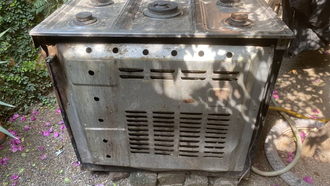 Cooking range plus baking oven 2
