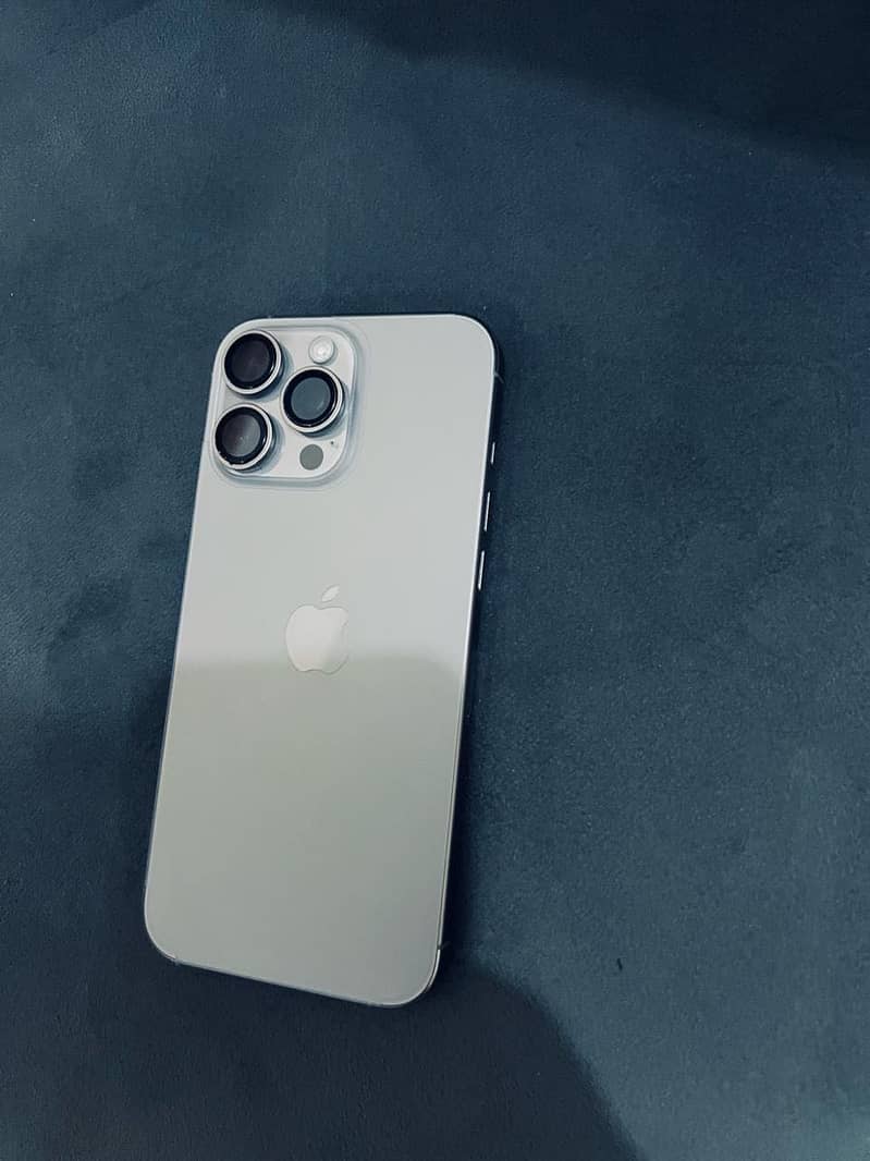 Apple iPhone 16 Pro Max 2