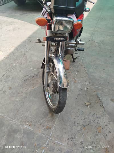 Honda 125 2022 model large 10 by 8