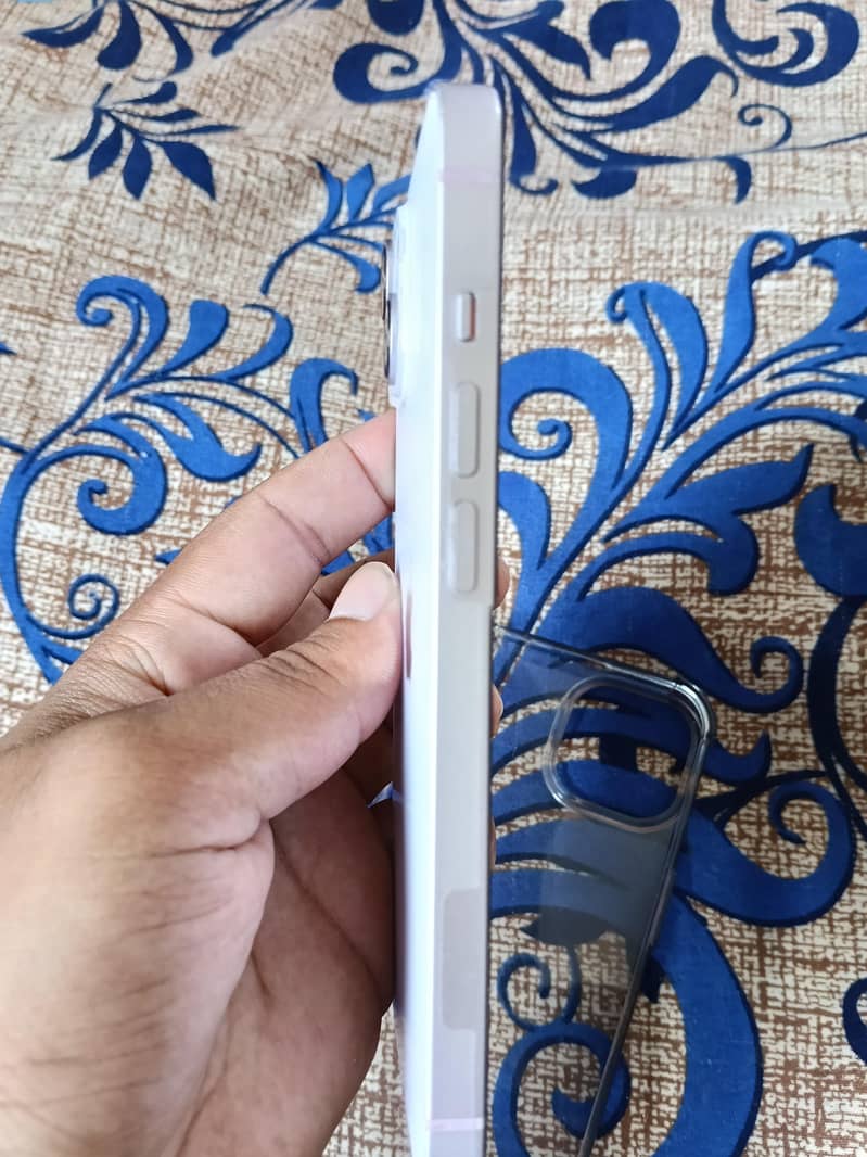 Apple iPhone 14 3