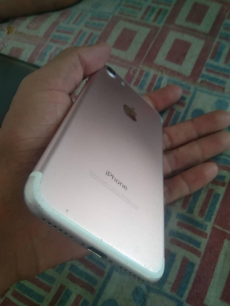 Apple iPhone 7 1